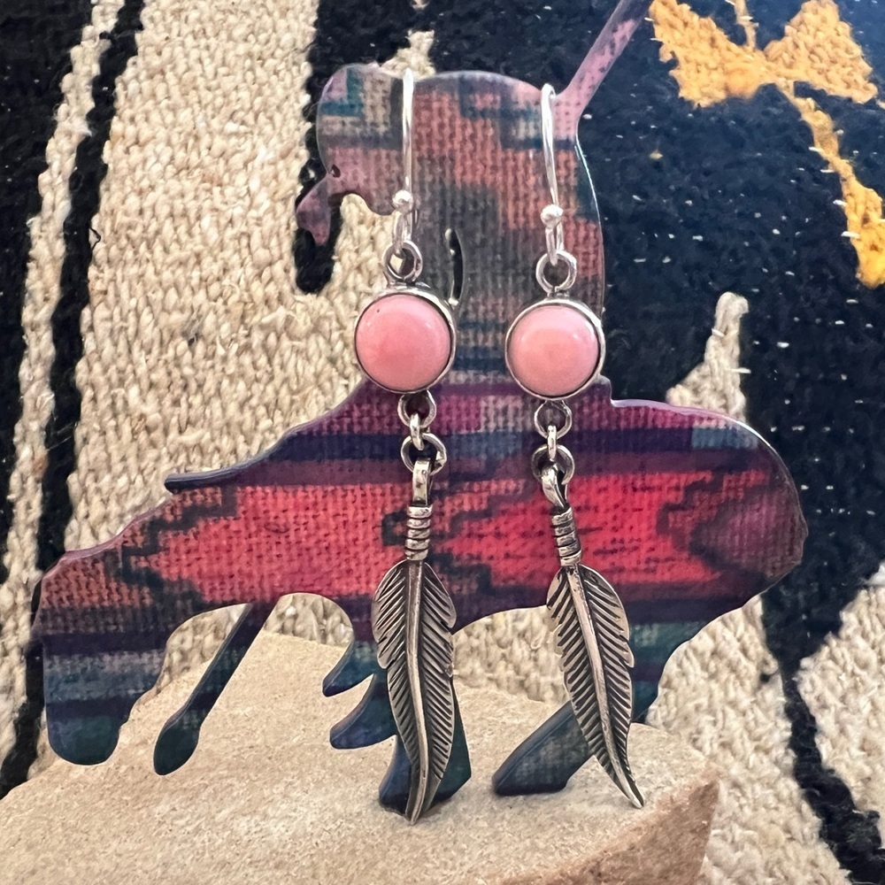 ❤️ Queen Pink Conch Navajo Southwestern 925 Dangle Feather Earrings 6.6Gm 2.76”L - Picture 9 of 16
